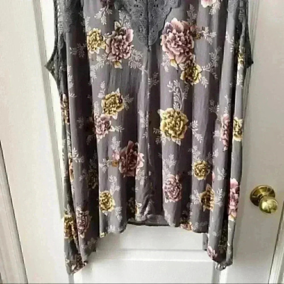 Torrid Blouse Tank Top Sleeveless Lace  Trimmed Tunic Grey Floral Size 4X - Picture 6 of 16